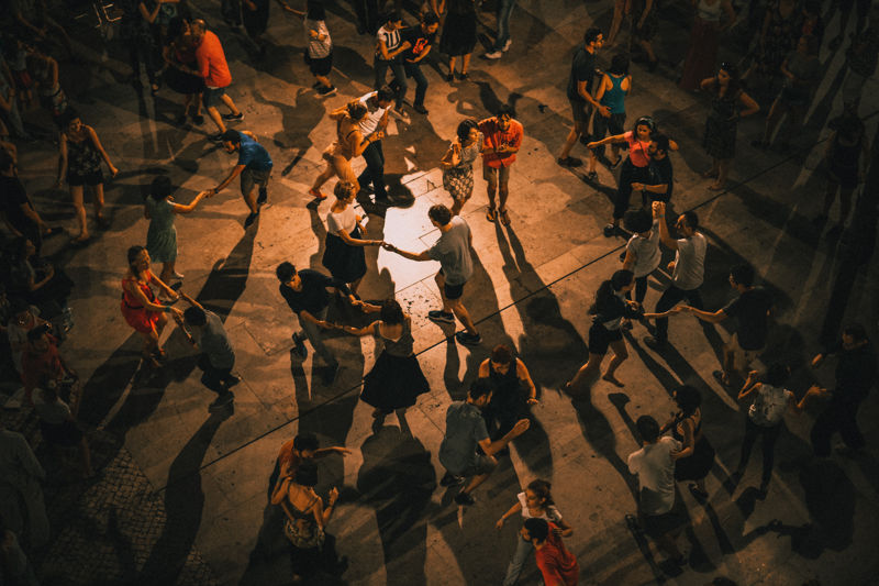 Tanzkurs bei Eutin 08 (Foto: Ardian Lumi / unsplash.com)